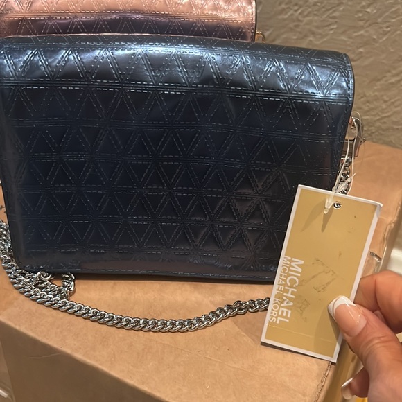 Michael Kors Leather Quilted Pyramids Gusset
Clutch Crossbody steel blue new - Picture 6 of 10